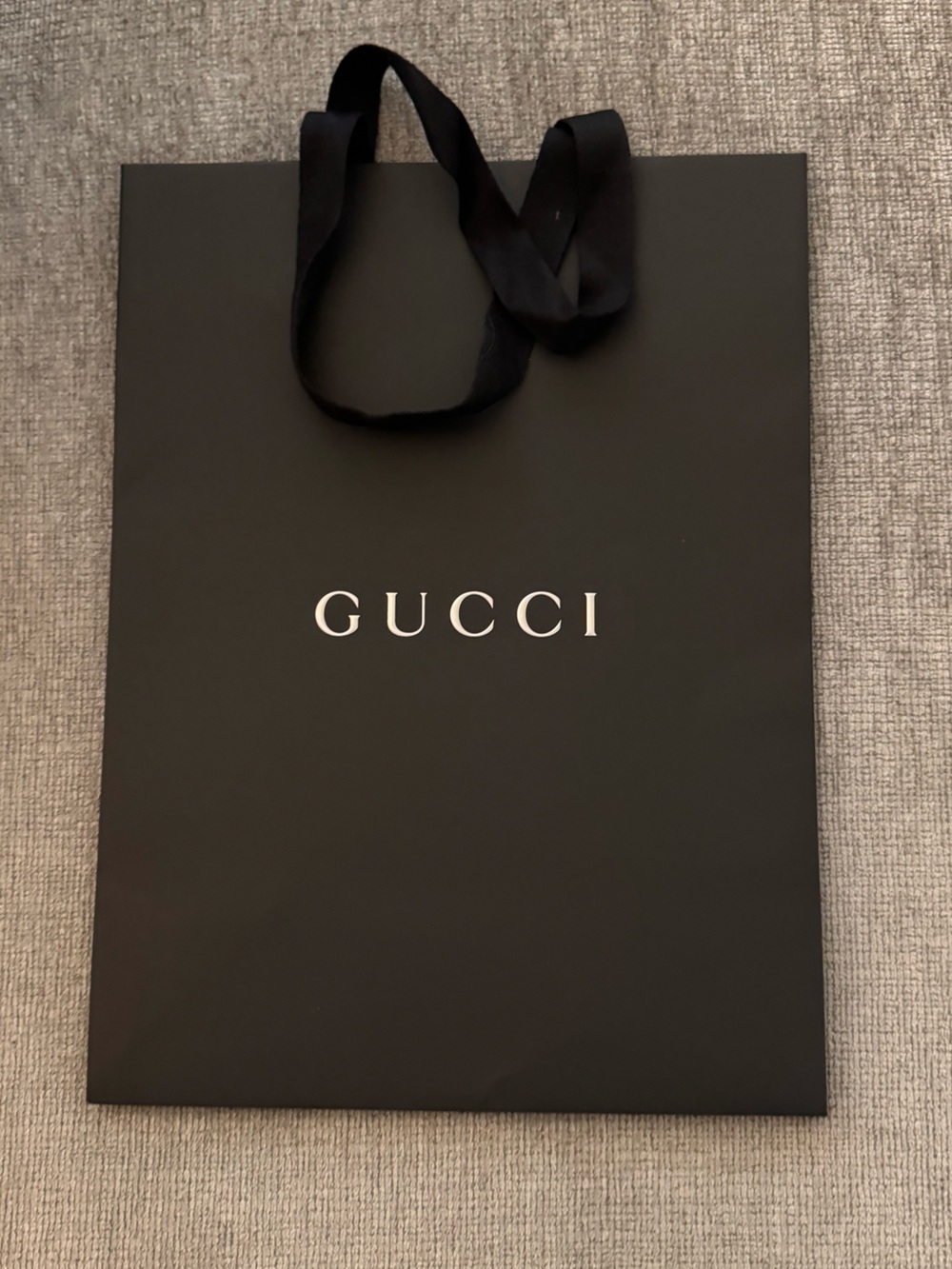 Medium Gucci shopping bag